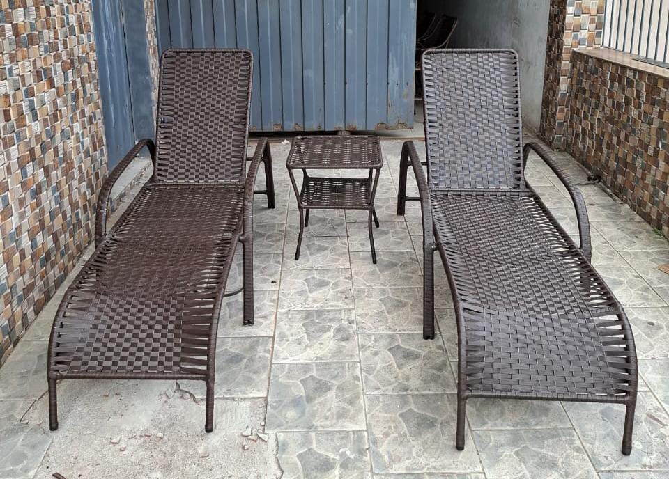 Conjunto 2 espreguiçadeiras e 1 mesinha de centro